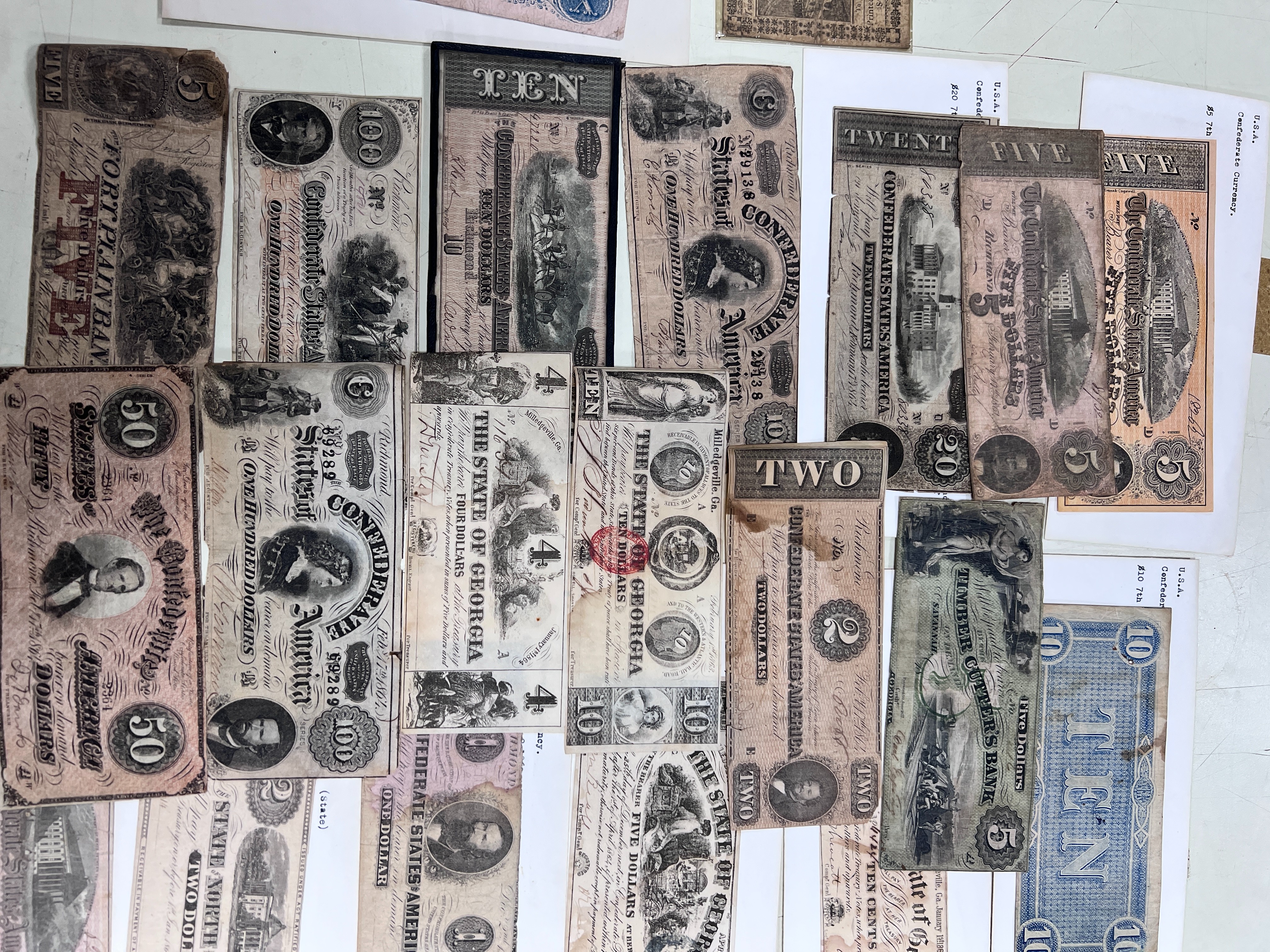 A collection of US Confederate States banknotes, including a confederate states of America $500 seventh issue 17 February 1864, $100 Richmond July 4 1862 x 2 and another 1864, and many others